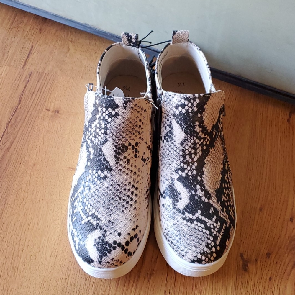 Time and Tru memory foam sneakers new - Picture 5 of 6